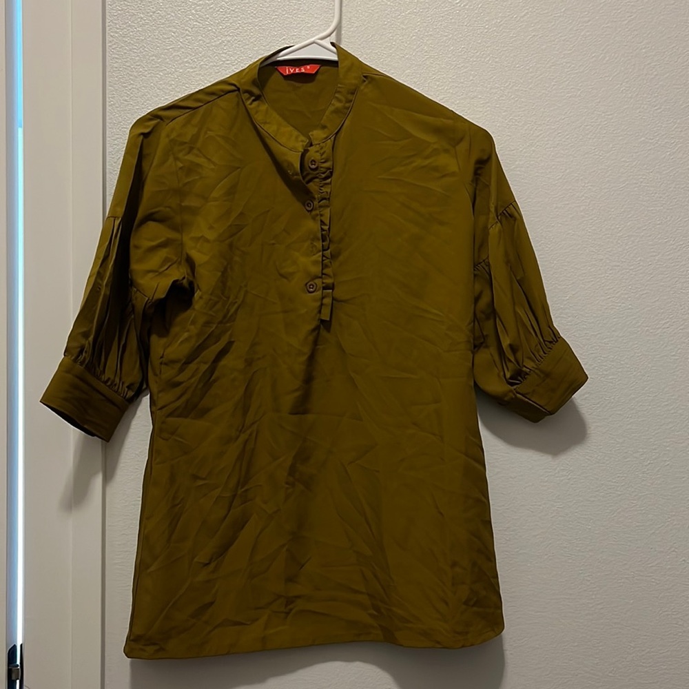 Green top blouse, size small, never worn